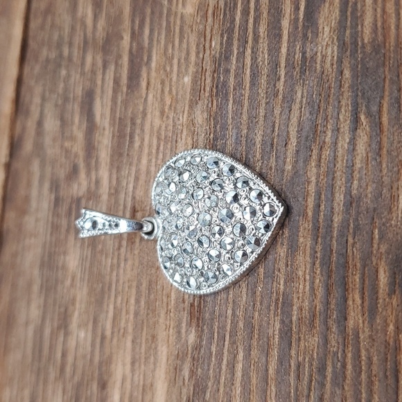 Sterling silver stamped crystal heart pendant - Picture 1 of 2